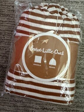 Brave little ones One-Piece Striped Swaddle & Beanie Set - Brown/White